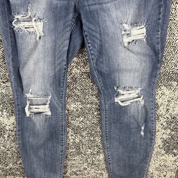 Judy Blue Jeans Womens 22W (40‎ X 33) Skinny Fit Tapered Distressed Holes - Picture 2 of 15